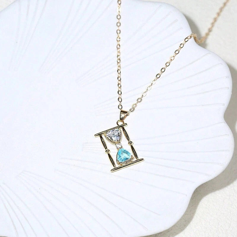 Golden pendant necklace accessory, necklace jewelry birthday and graduation gift