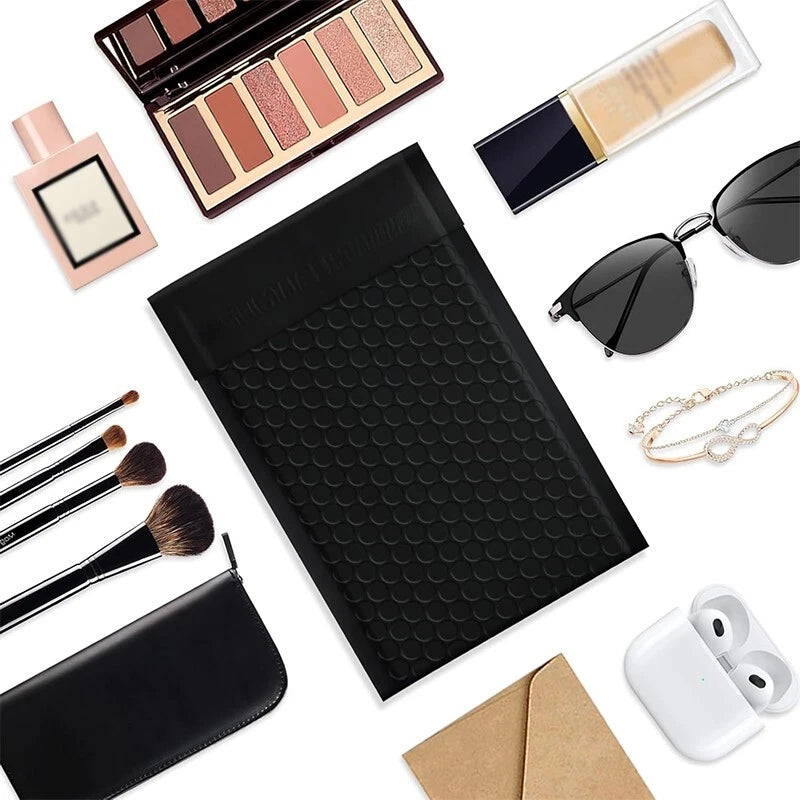 #000 Black polyester-filled envelopes are suitable for small business jewelry