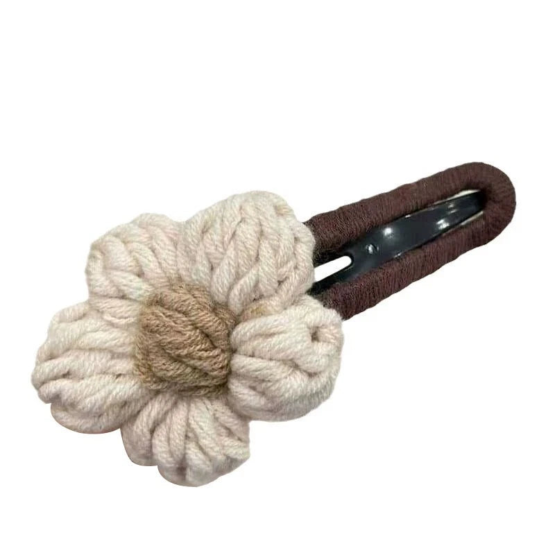 Plush flower hair clip, sweet elegant duck beak clip winter style back hair clip